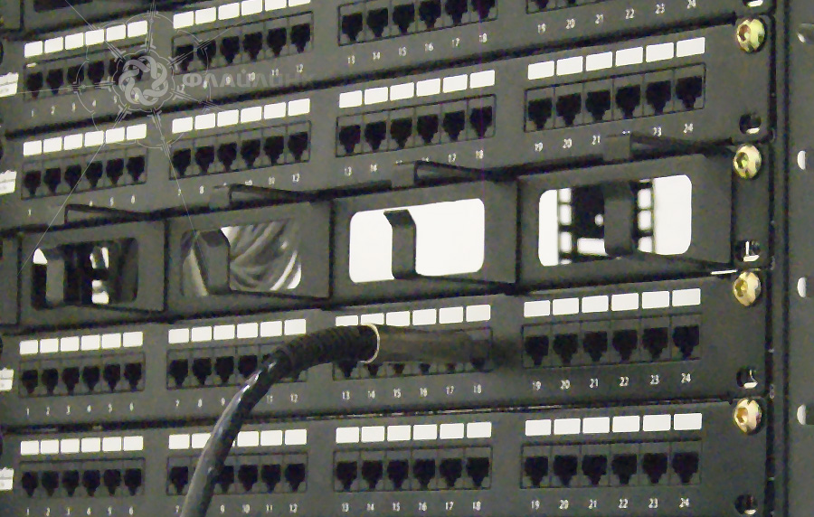  Серверная стойка  в офисе банка  "Балтинвестбанк"